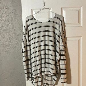 Women BKE long sleeve top. Size Large